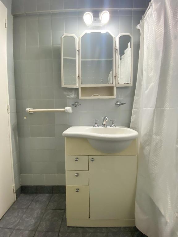 RentUp - Elegancia y comodidad en Recoleta Departamento con balcon photo 3