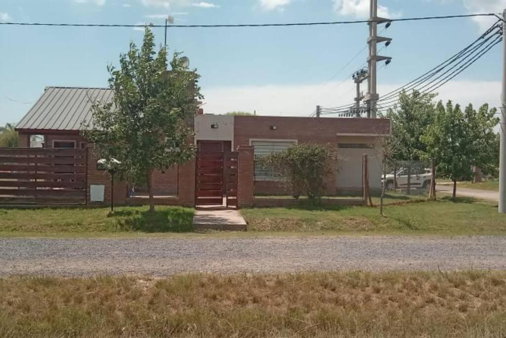 Casa con pileta y 3 dormitorios — photo 1