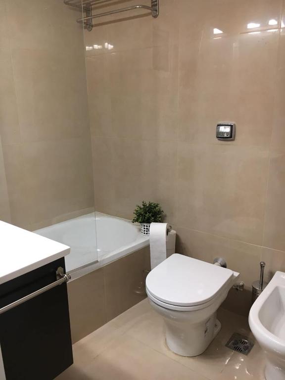 Beautiful Bright Cozy Apartment - Great Location photo 3