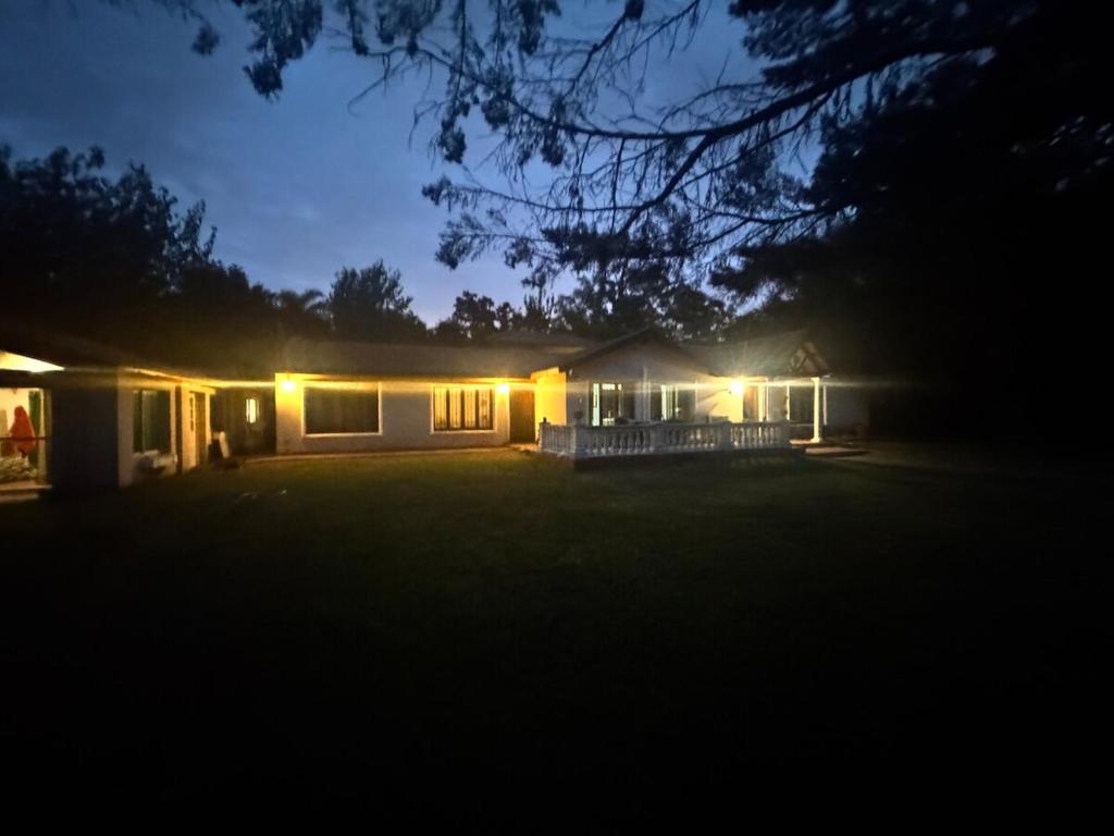 casa independiente dentro de un quinta — photo 1