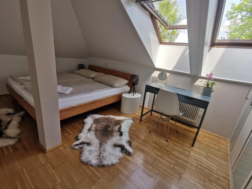 Moderne Dachgeschosswohnung zentral by Seebnb photo 2