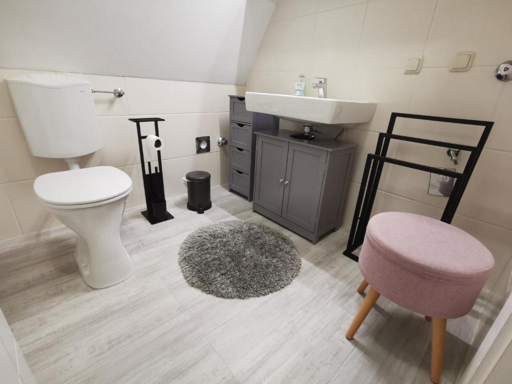 Moderne Dachgeschosswohnung zentral by Seebnb photo 3