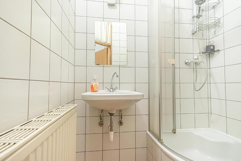 Affordable 2BR Apartment Near Wiener Stadthalle photo 3
