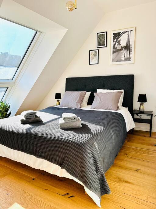 Sunny Terrace Penthouse with AC - Self Check-In photo 2