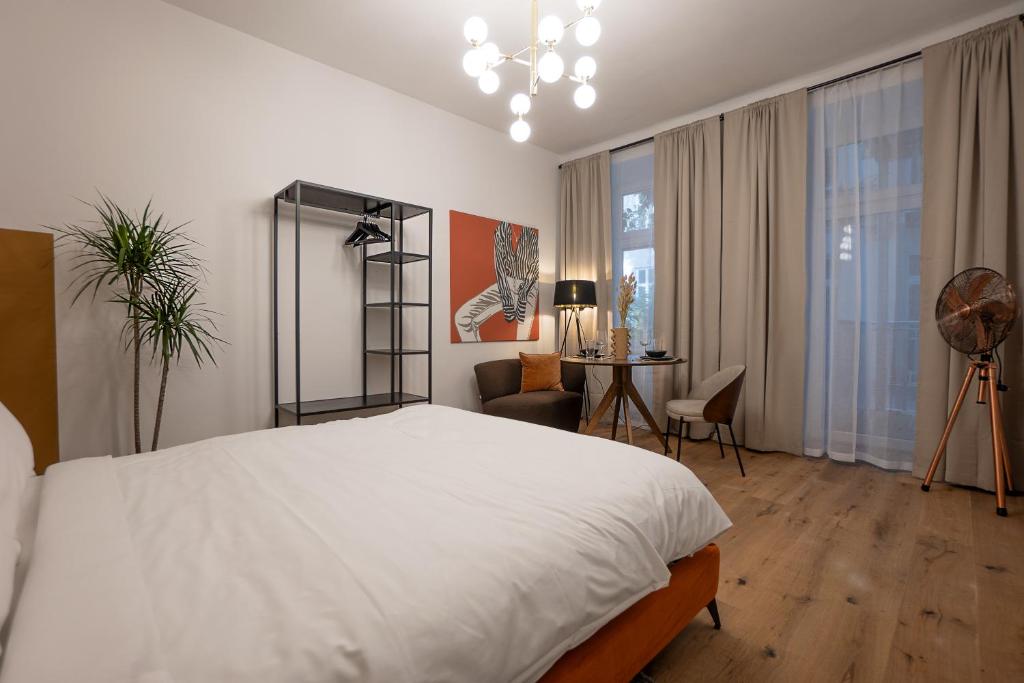 Stylish central 1-bedroom apartment with a terrace photo 2