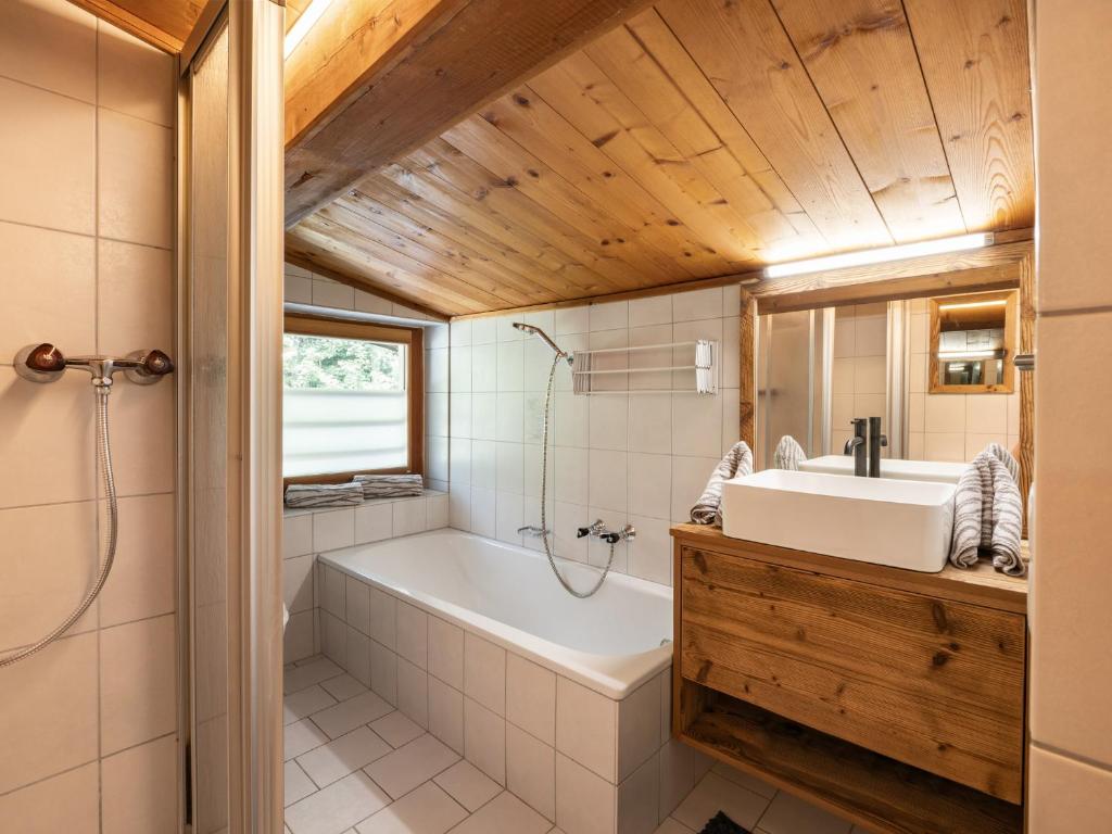 Teresa II Dachgeschosswohnung mit 2 Schlafzimmern - by NV-Appartements photo 3