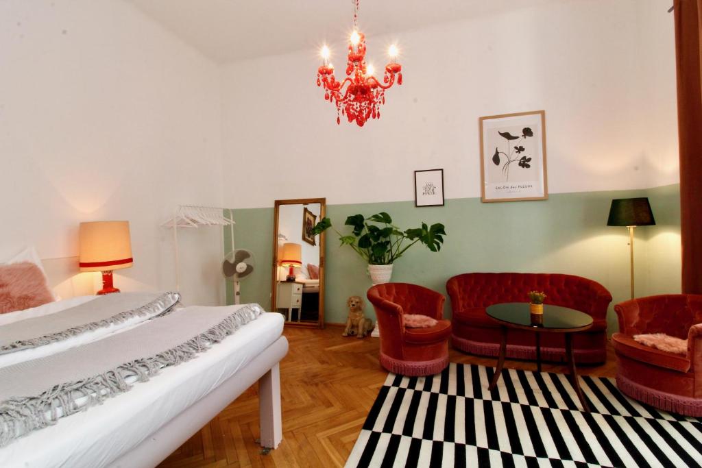 Romantic Urban Living photo 2