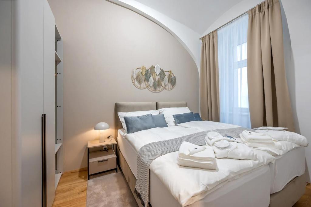 Apartment Luxe - right near Vienna's Old City photo 2