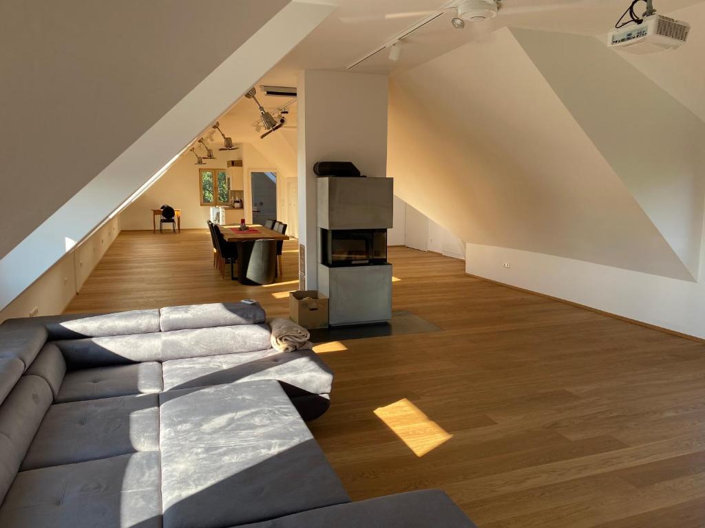 NICHT MEHR VERFÜGBAR Salzburg-Loft im Stadtteil Leopoldskron-Moos 120qm mit Balkon & Untersbergblick — photo 1