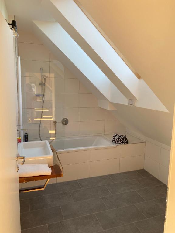 NICHT MEHR VERFÜGBAR Salzburg-Loft im Stadtteil Leopoldskron-Moos 120qm mit Balkon & Untersbergblick photo 3