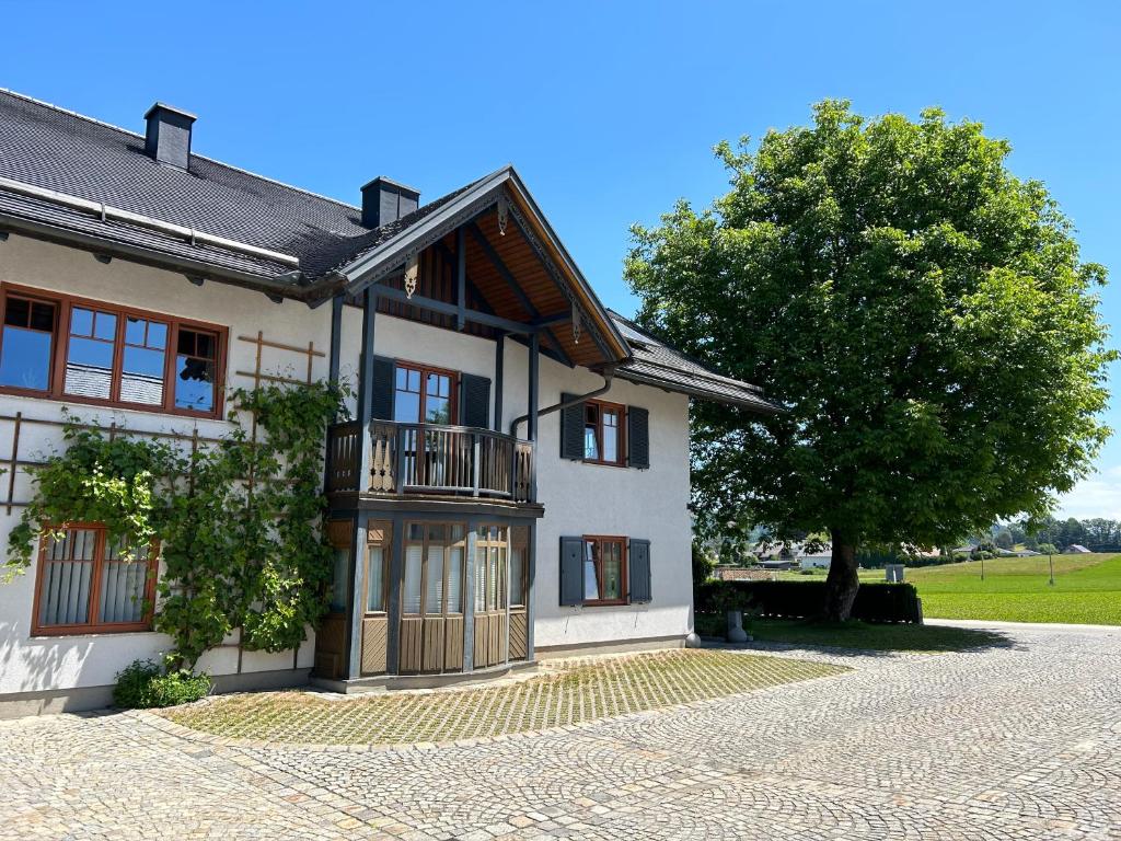 Traumhaft große Ferienwohnung nähe Attersee — photo 1
