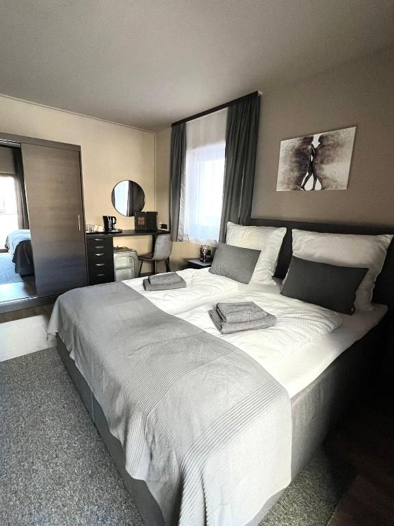 The Steakhouse - Guest Rooms photo 2
