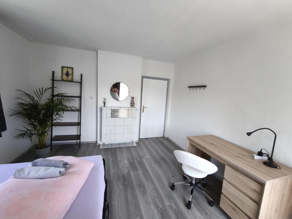 Spacious Room in Modern Flat photo 2