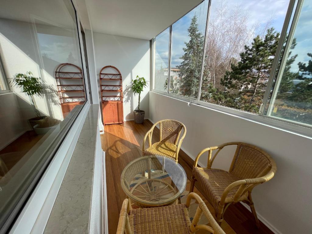 Spacious 3bd top floor flat close to lake (103m²) — photo 1