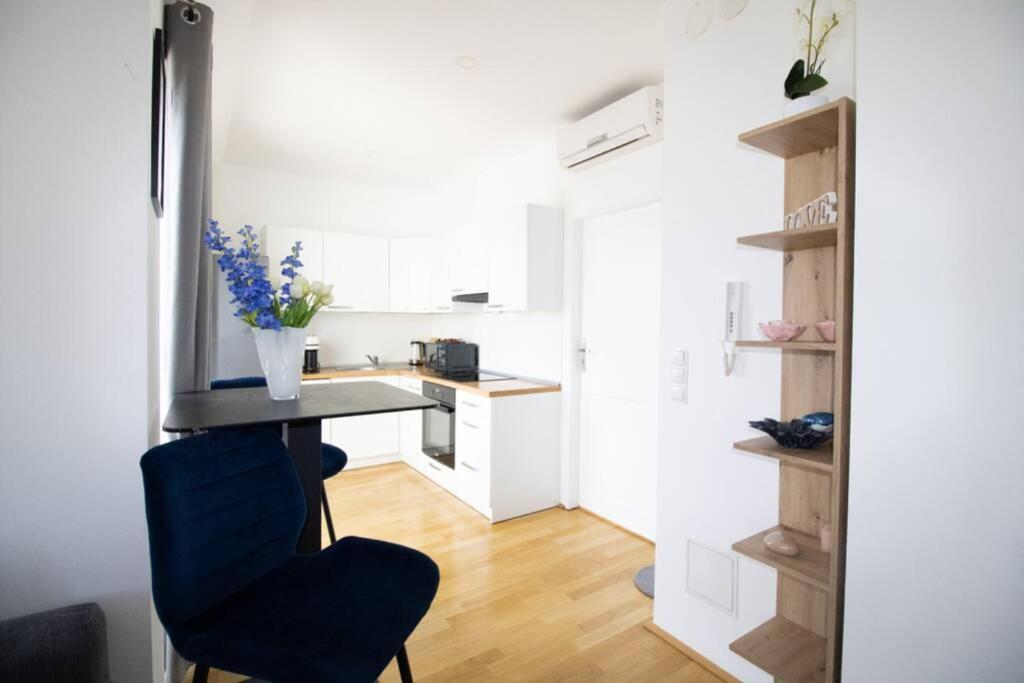 Sunny Penthouse with Balcony l T47 photo 2