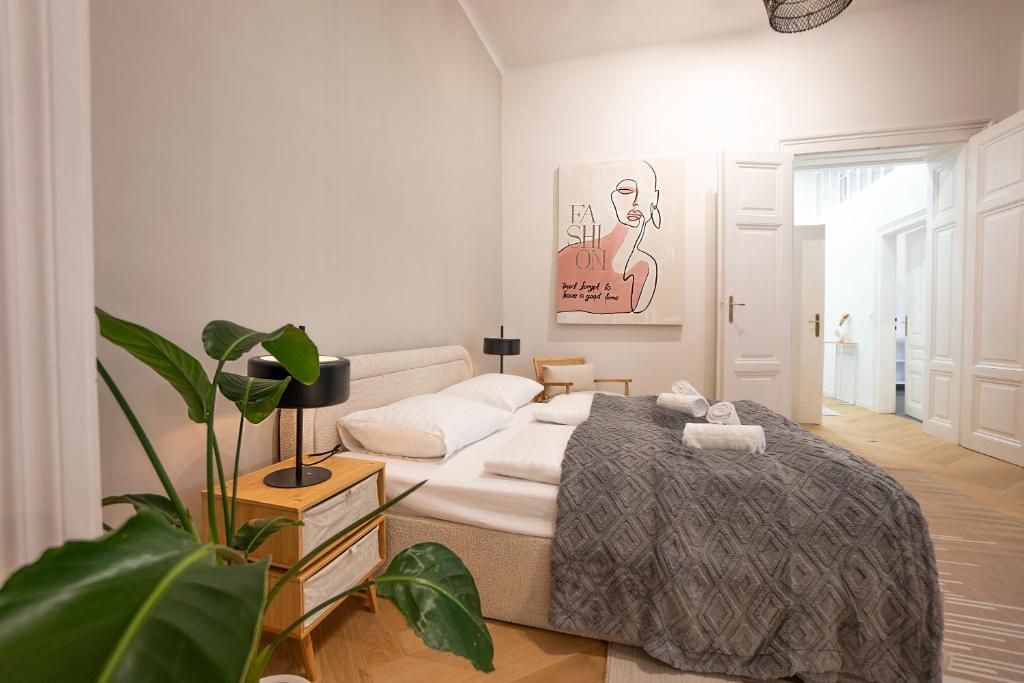 Spacious 110м2 flat in the city center photo 2