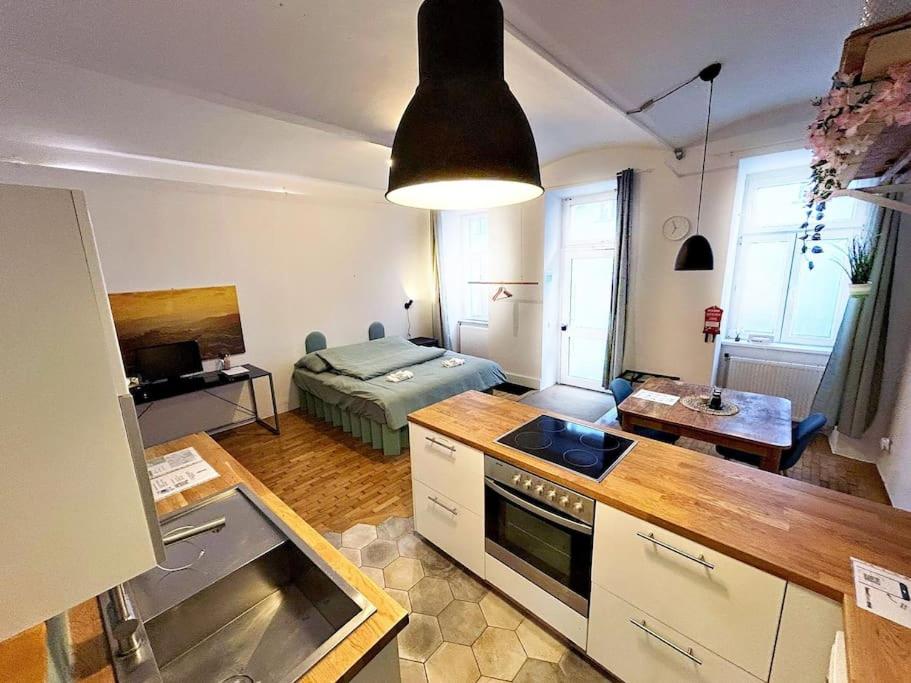 2-bedroom apartment with small courtyard - city center — photo 1