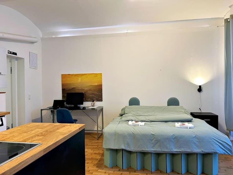 2-bedroom apartment with small courtyard - city center photo 3
