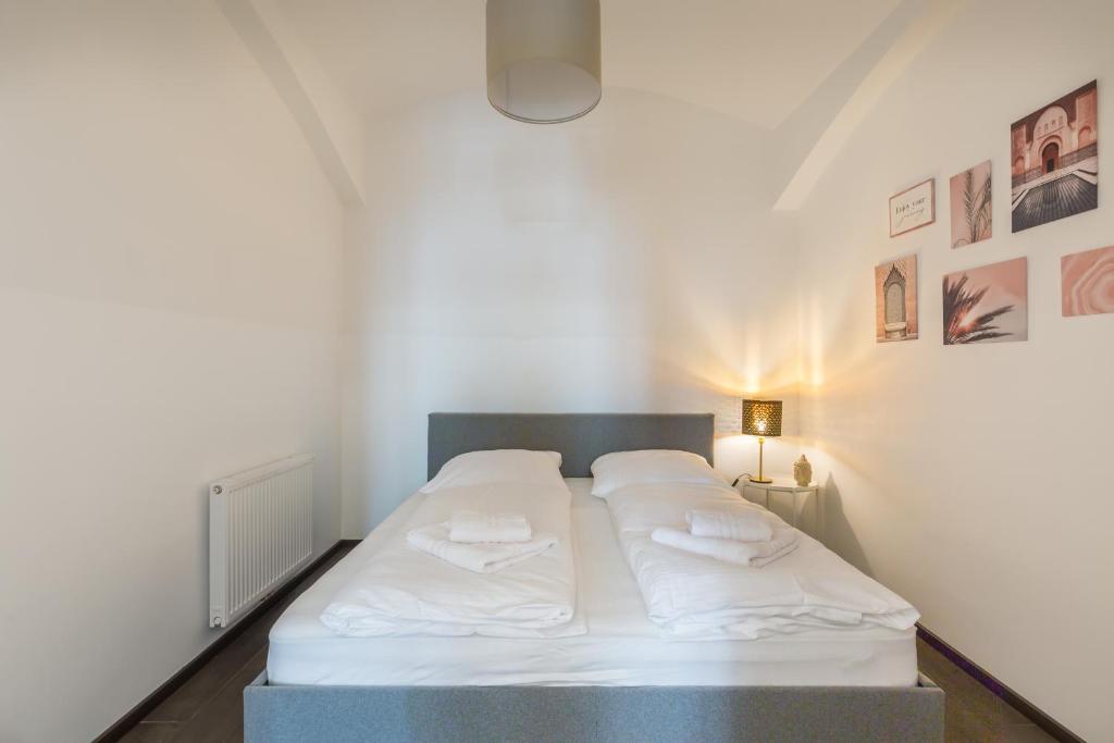 XXXl bed/ free parking/ central photo 2
