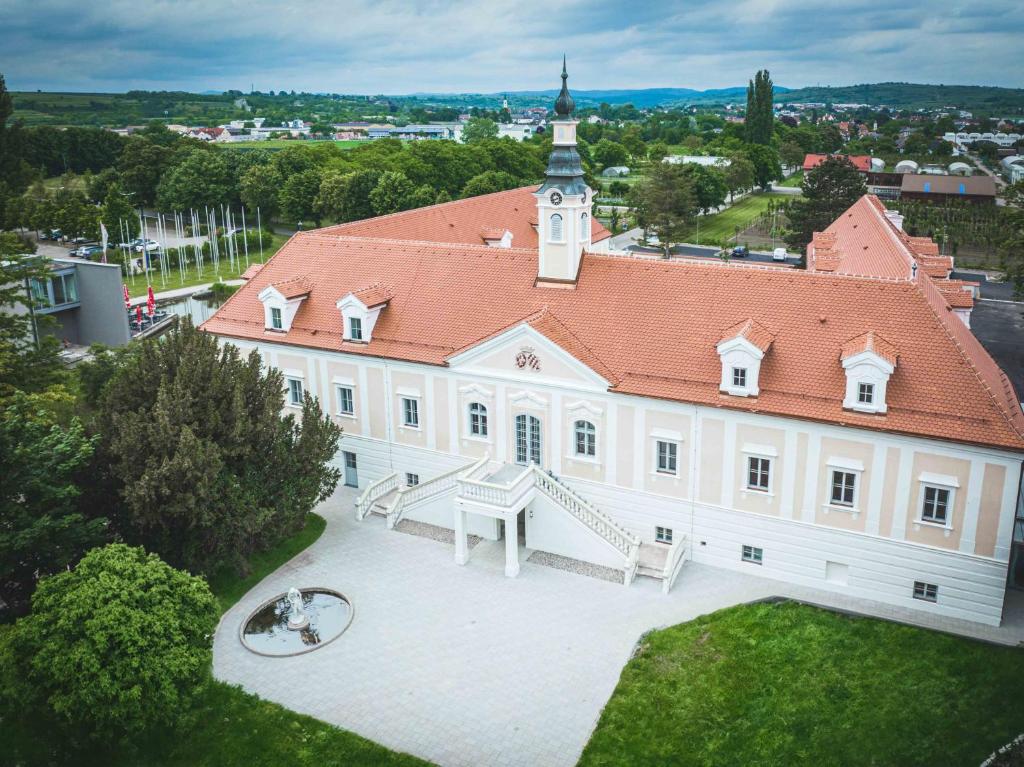 Schloss Haindorf — photo 1
