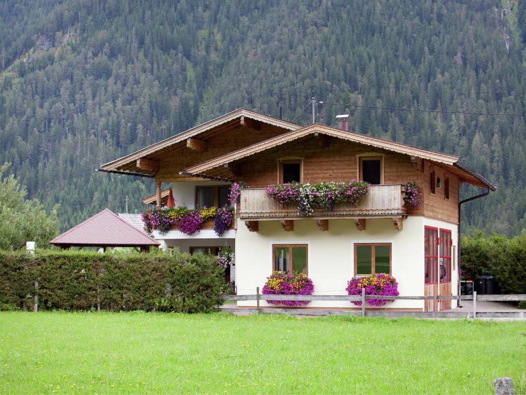 Alluring Apartment with Swimming Pool in Waidring Tyrol — photo 1