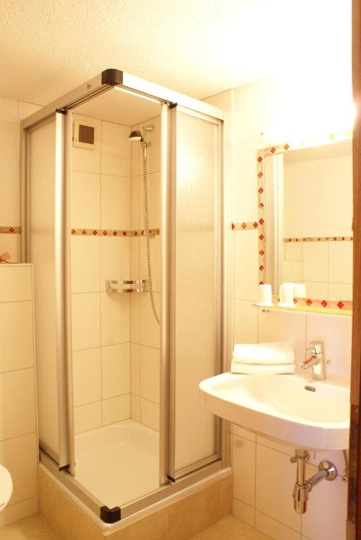 Tirolerhaus Tannheim - zentral und ruhig - gemütliche Dachgeschosswohnung mit separater Küche photo 3