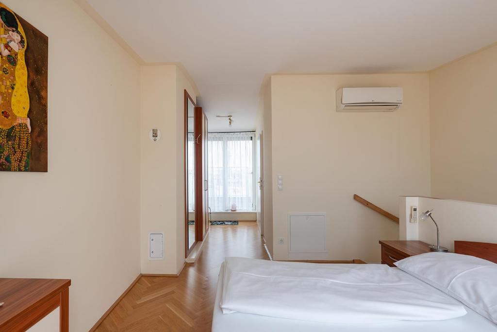 Ruheoase im Dachgeschoss mit Klimaanlage photo 2