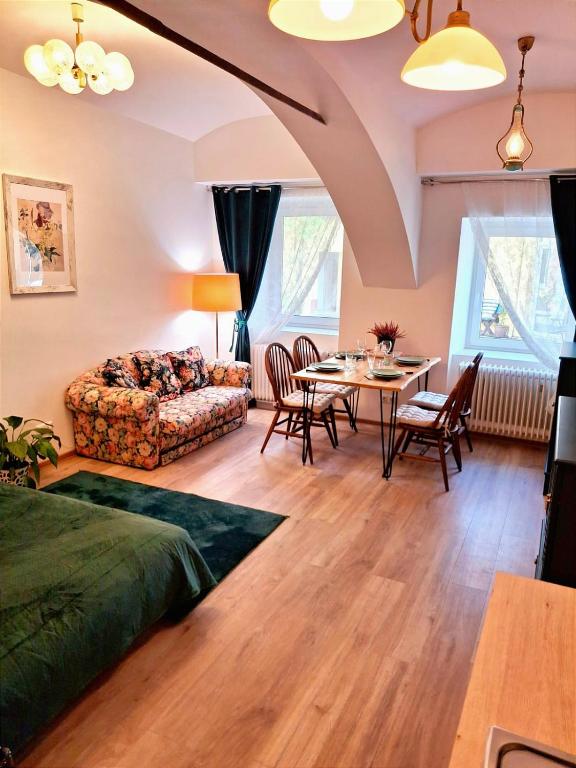 Apartments Romantic and Family Room Zemlinski 9 — photo 1