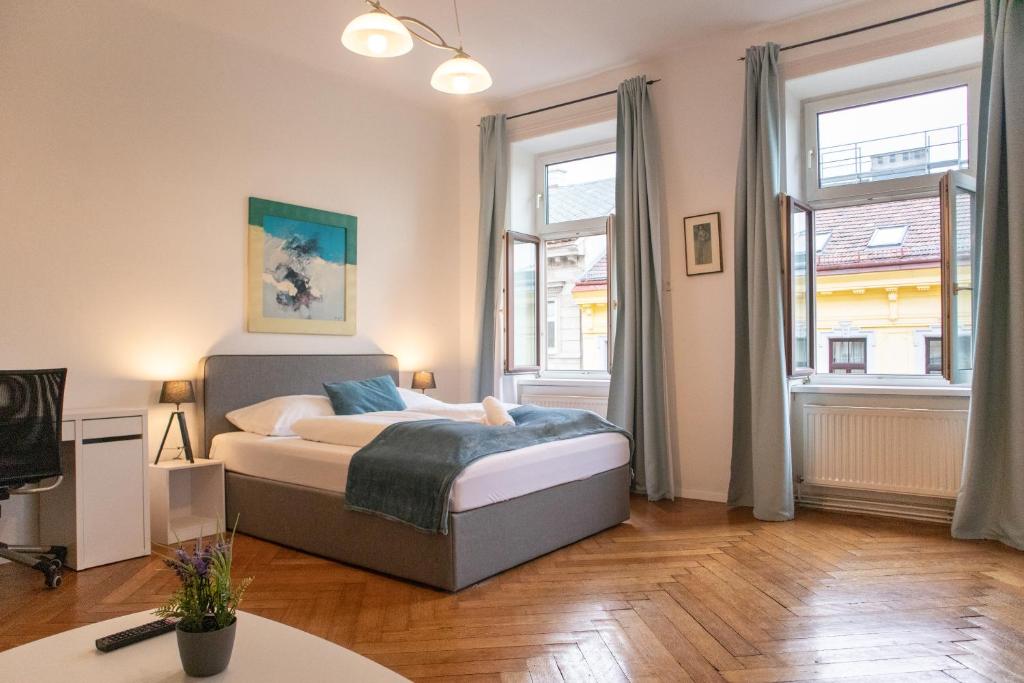 Lovely 2BR Apt photo 2