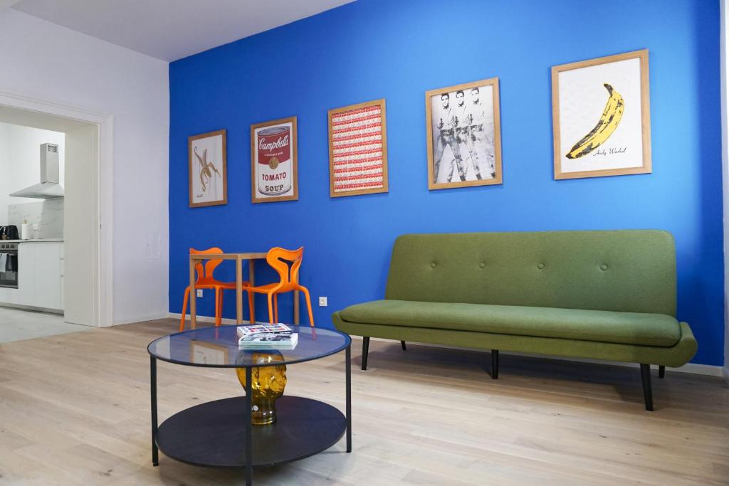 Vibrant Design Apartments - Full Kitchen - Wi-Fi - 18 Mins to City Centre — photo 1