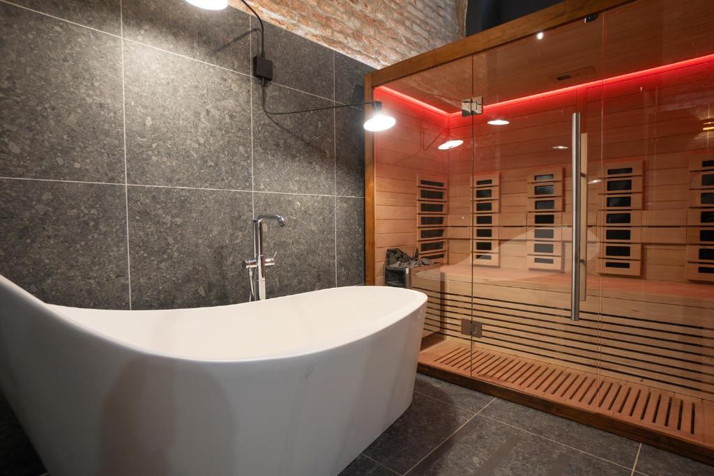 Spacious 3BR Escape with Sauna and Billiard photo 3