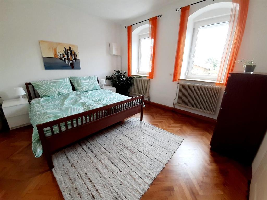 Große Altbauwohnung auf dem Land photo 2