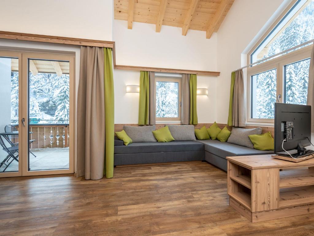 Chalet in Saalbach near Ski Lift photo 2