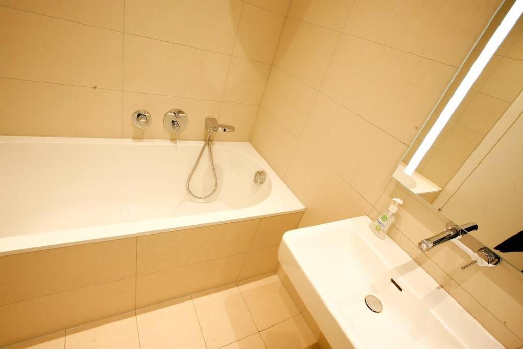 Top Central Apartment on Karlsplatz Vienna photo 3