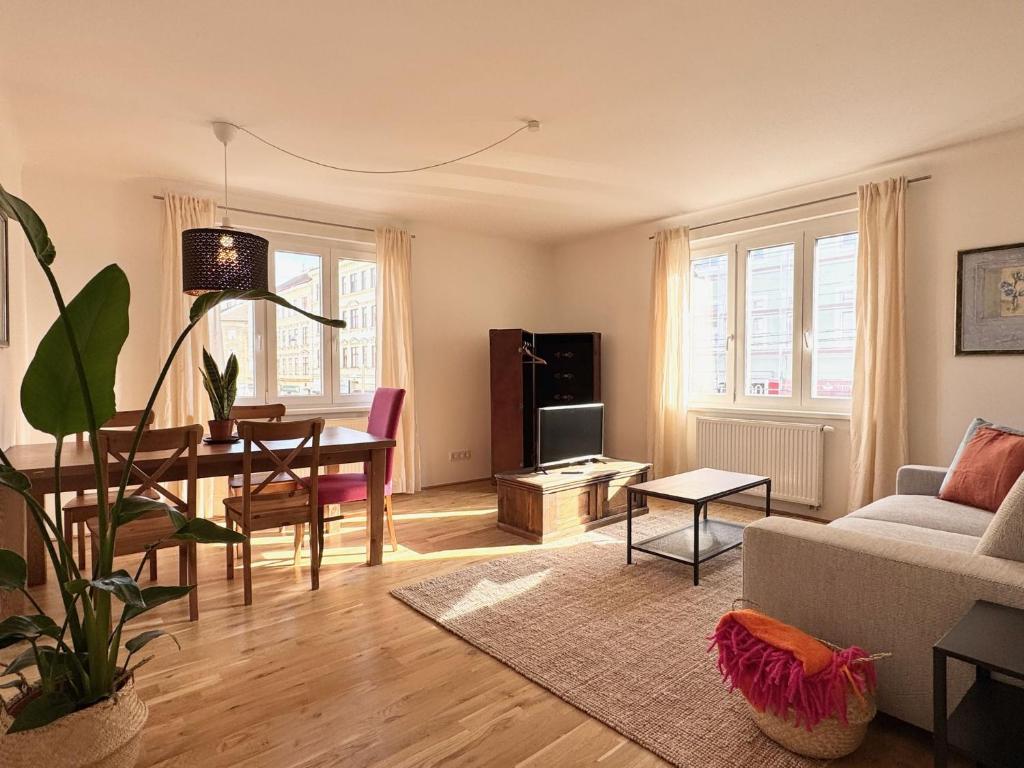 Sonnige Wohnung beim Yppenplatz — photo 1