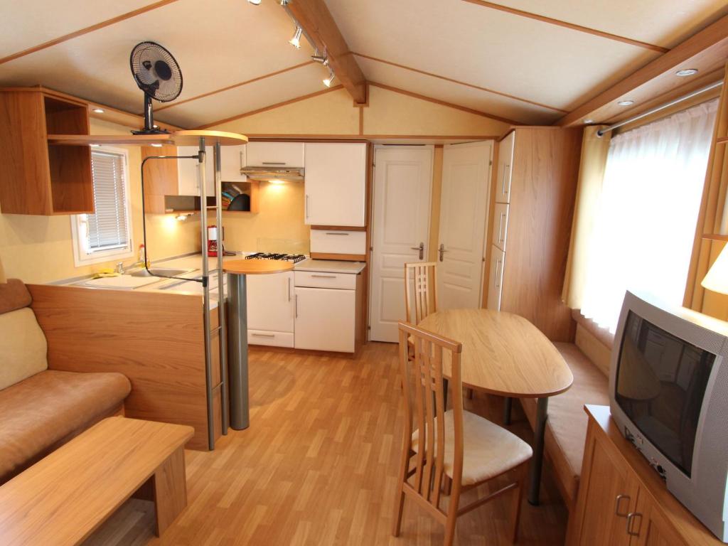 Mobile Home by Völkermarkt Reservoir — photo 1
