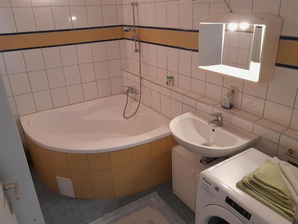 Serviced Apartment with Sunny Balcony photo 3