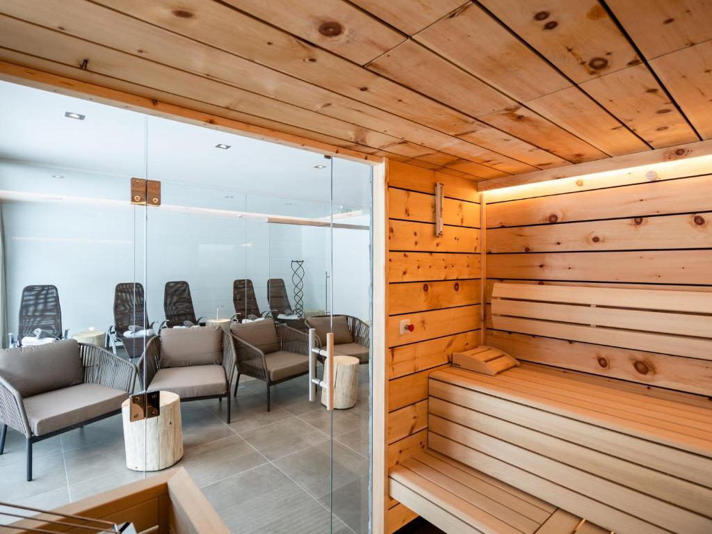 Chalet in Saalbach near Ski Lift and Sauna photo 3