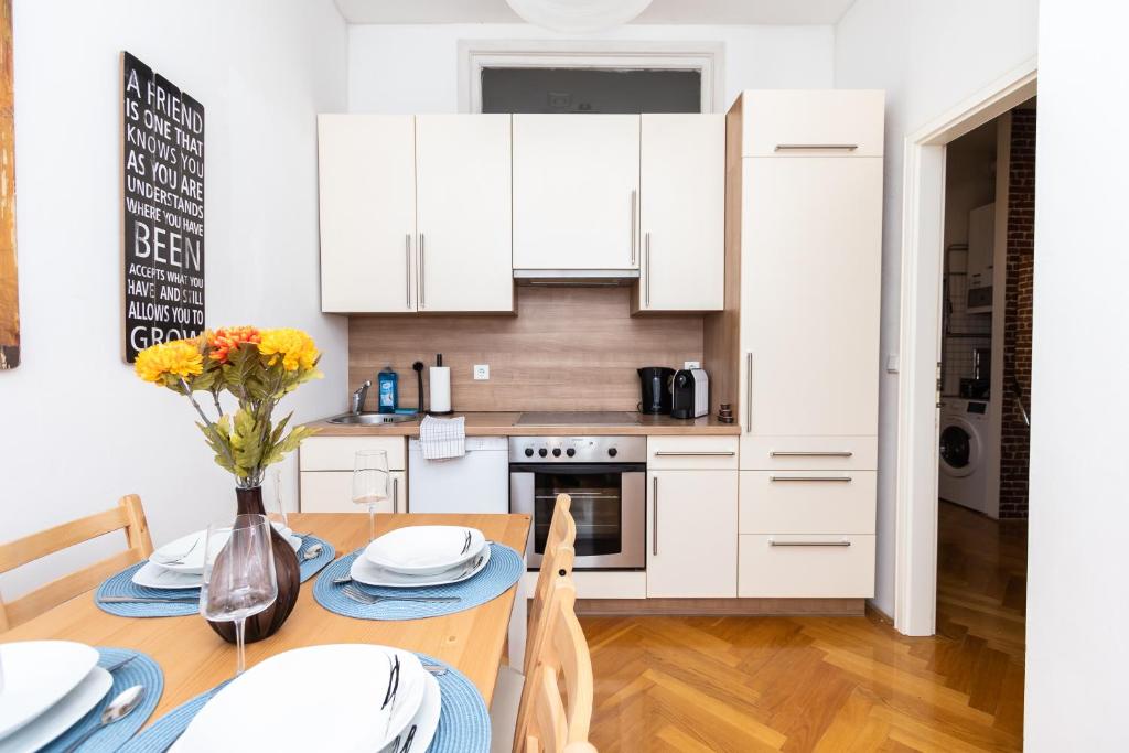 Wonderful apartment close to City Centre With Porch photo 3