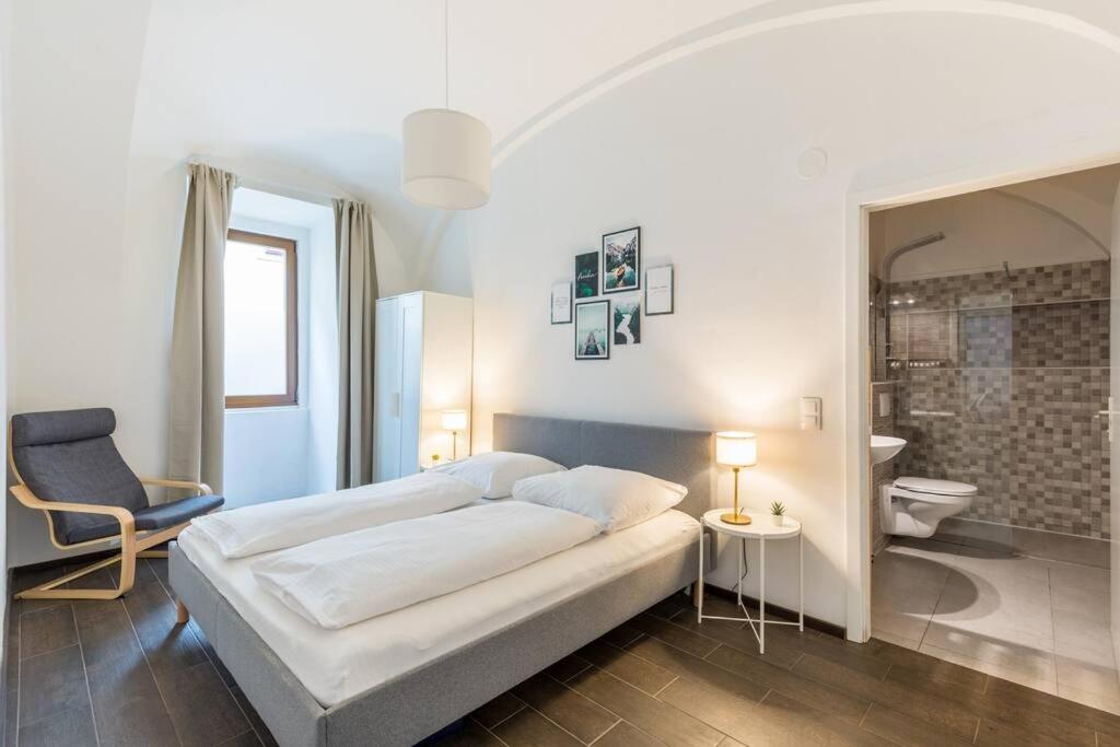 Free Parking I 500 Mbit Wifi I Kingsize Bed photo 2