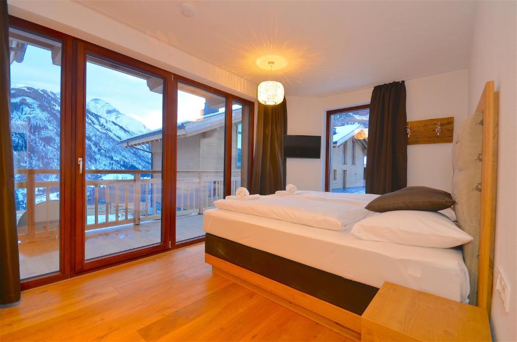 Ski-in Ski-out Chalet Maiskogel 13B - by Alpen Apartments photo 2
