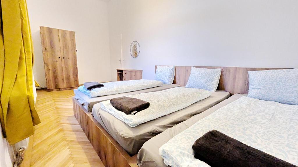 Spacious Rooms - 15 Min from Airport & City Center photo 2