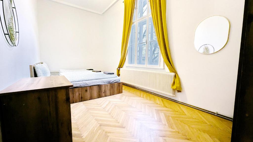 Spacious Rooms - 15 Min from Airport & City Center photo 3
