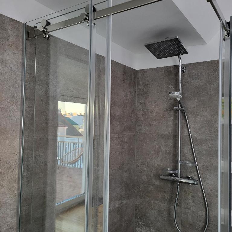 SkySuite Holiday Home photo 3