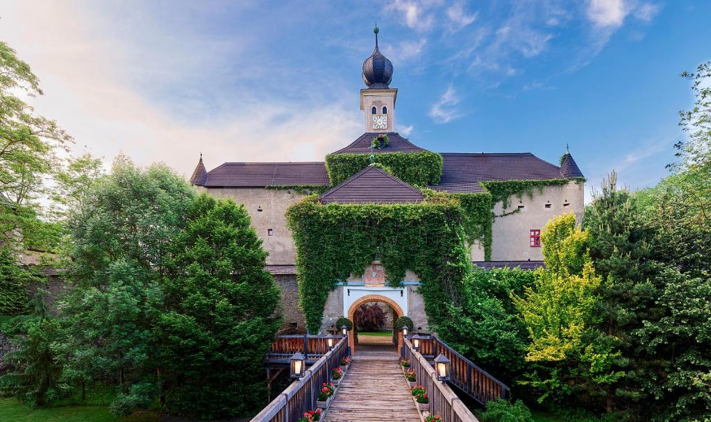 TAUROA Schloss Gabelhofen — photo 1