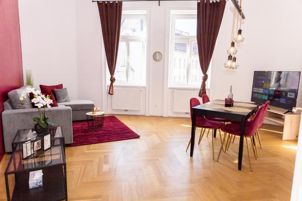 Stylish Vienna Apartment with Easy Metro Access & Palace Views photo 3