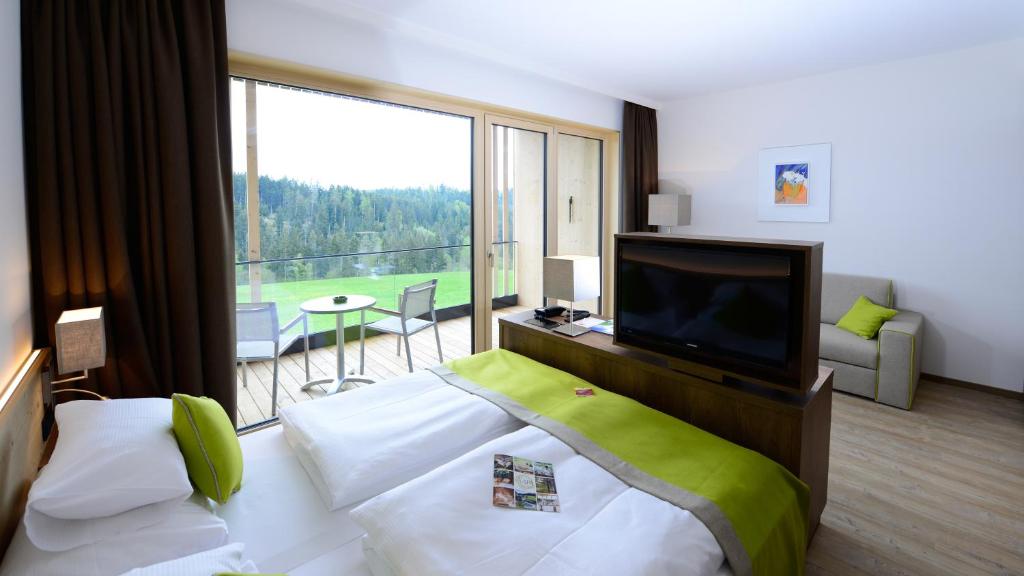 Hotel Schwarz Alm Zwettl photo 2