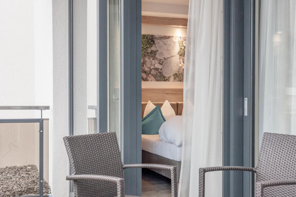 The Deluxe by Regina photo 2