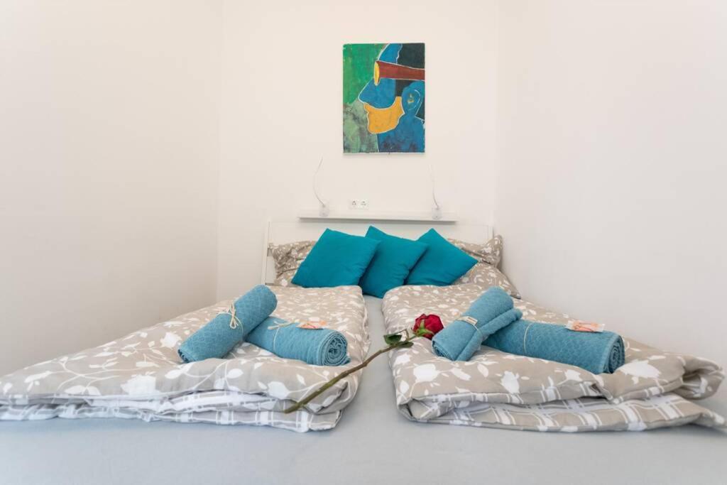 16 C&J's apartment photo 2