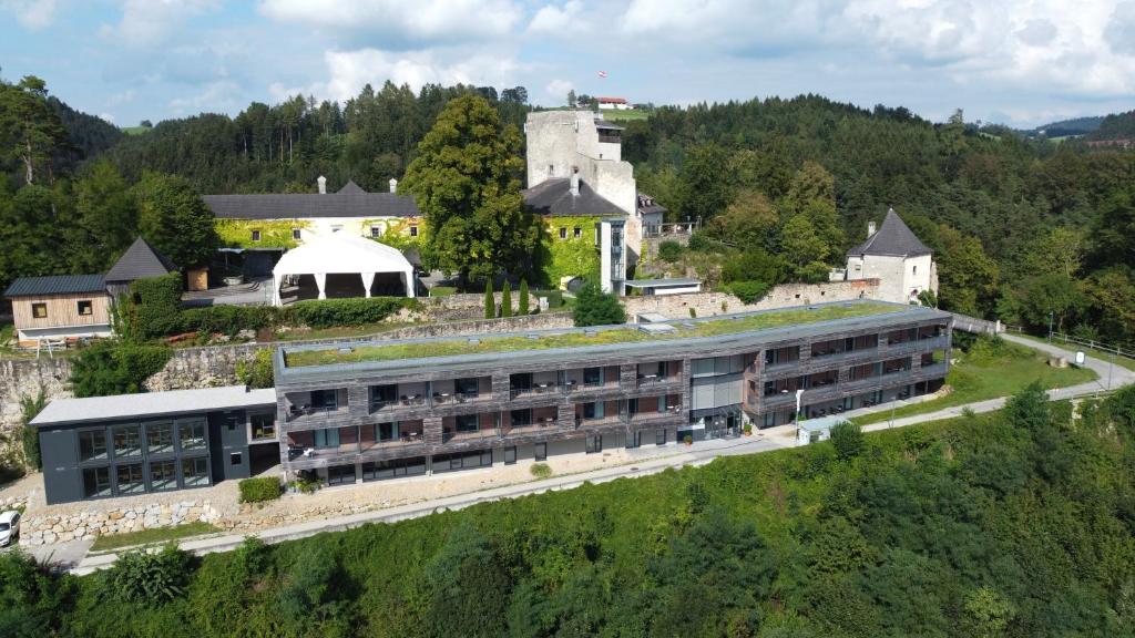 Schatz.Kammer Burg Kreuzen — photo 1